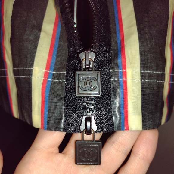 SOLD ♥️CHANEL 2007 Collection Rain Jacket - Picture 17 of 17